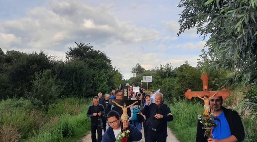 1Úton zarándoklat Zoboralján - gyalogos zarándokok 1Úton zarándoklat Zoboralján - gyalogos zarándokok