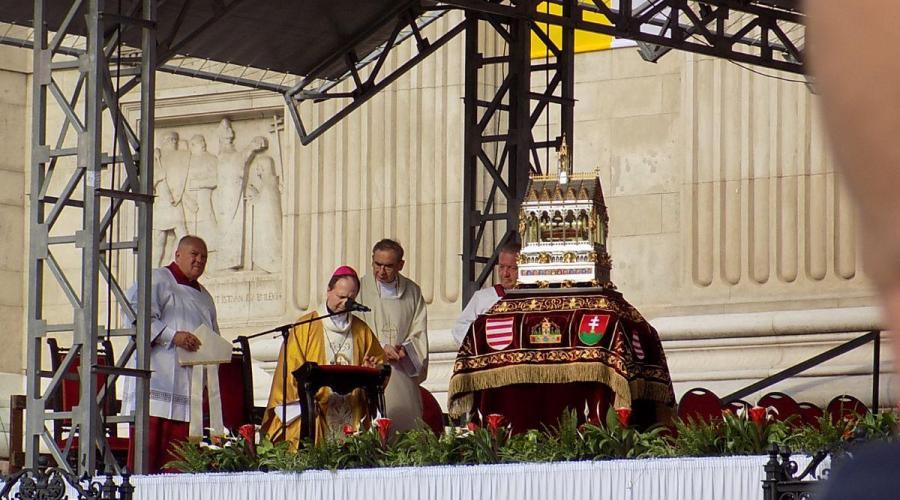 Érkezik a Szent Jobb ereklye (Berényi Kornélia/Felvidék.ma)