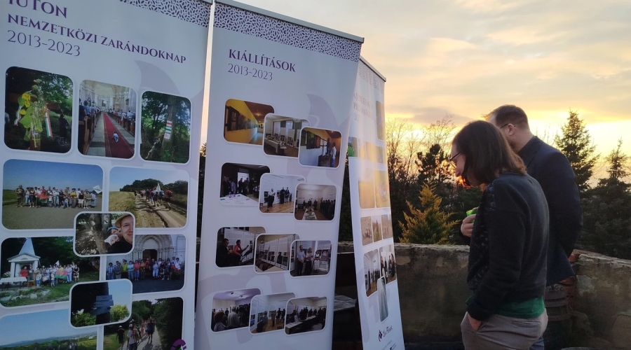 A zarándokok közösségének találkozója Kürtön zajlott, ezt követően hirdették meg az újabb zarándokutakat (Fotó: Száz Ildikó - A szerző felvétele)