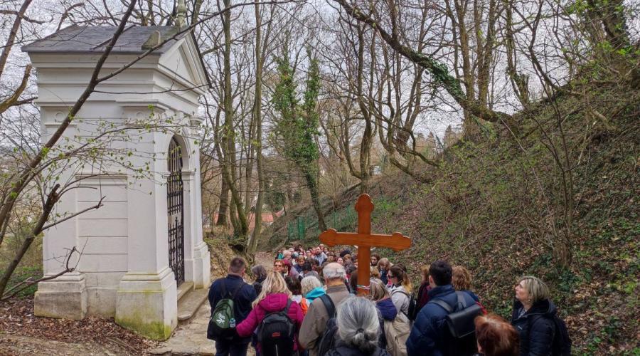 Keresztútjárás (Fotó: Via Mariae Pt.)